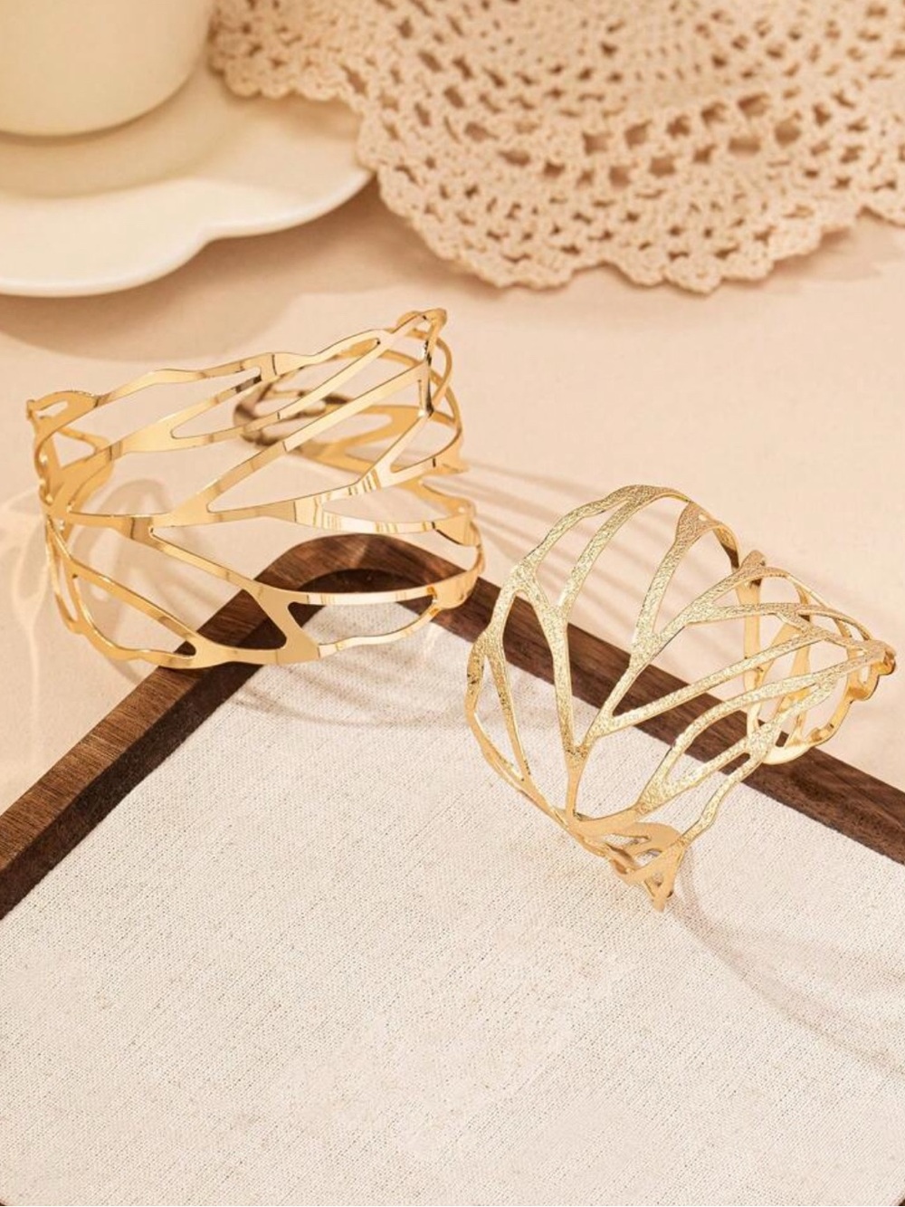 2Pcs Vintage Gold Leaf Cutout Arm Cuff Bracelet Set B04-16 - Picture 2 of 6